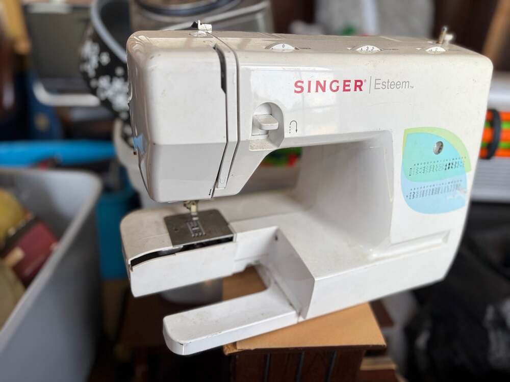 Singer Esteem 1732 Mechanical Sewing Machine